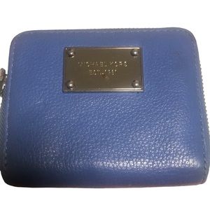 𝅺🌹 Leather in Blue MK Wallet in Mint Condition